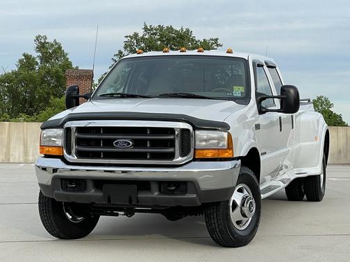 Photo 1 of 3 of 2000 Ford F-350 Lariat Crew Cab Super Duty DRW
